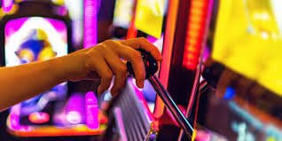 yadanar ကာစီနို Myanmar Online Casino APP Mobile ဖြင့် Live Baccarat ကစားနေပုံ